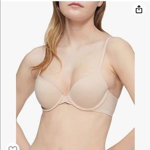 NWT Calvin Klein lightly lined T-shirt bra w Memory Touch!! 38B